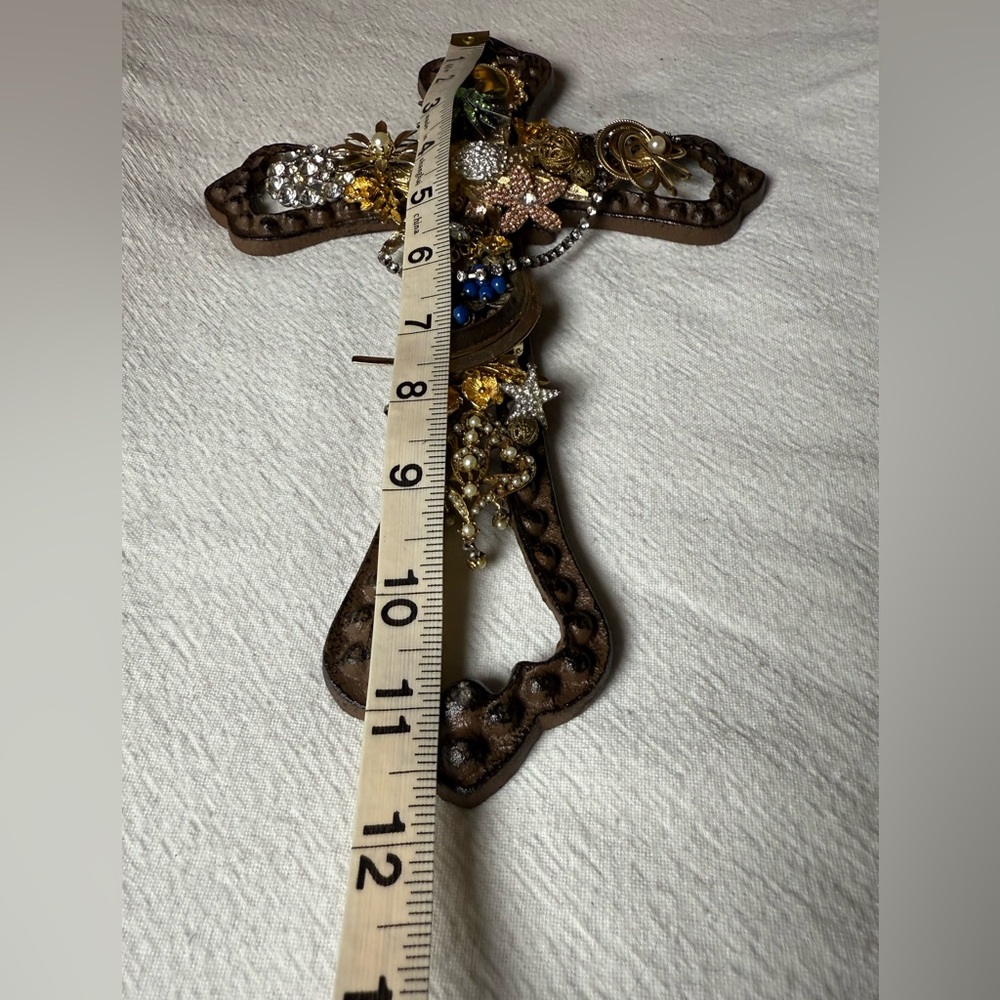 Artistic Jewel-Embellished Cross Decor VTG Jewelry Repurposed to Stunning Art - Picture 4 of 6